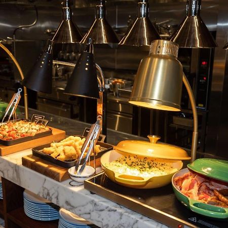 Horizon By Skycity Auckland Zewnętrze zdjęcie A chafing dish buffet