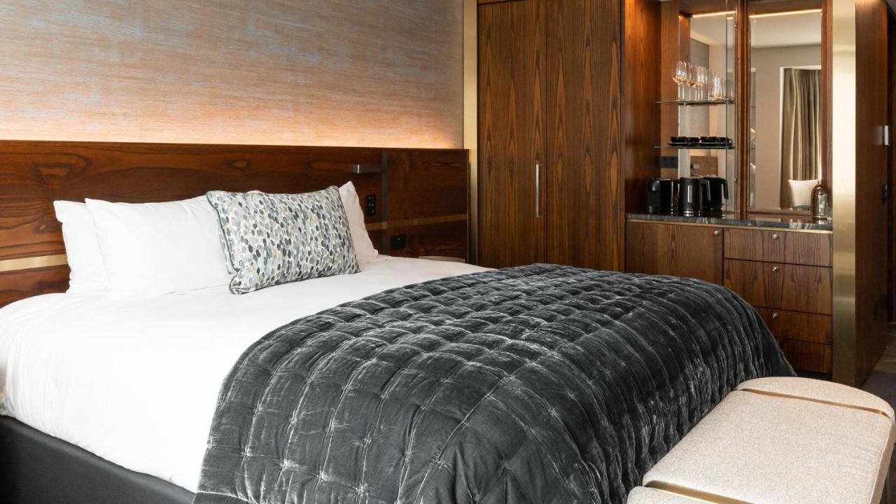 Horizon By Skycity Auckland Zewnętrze zdjęcie A bed with a throw