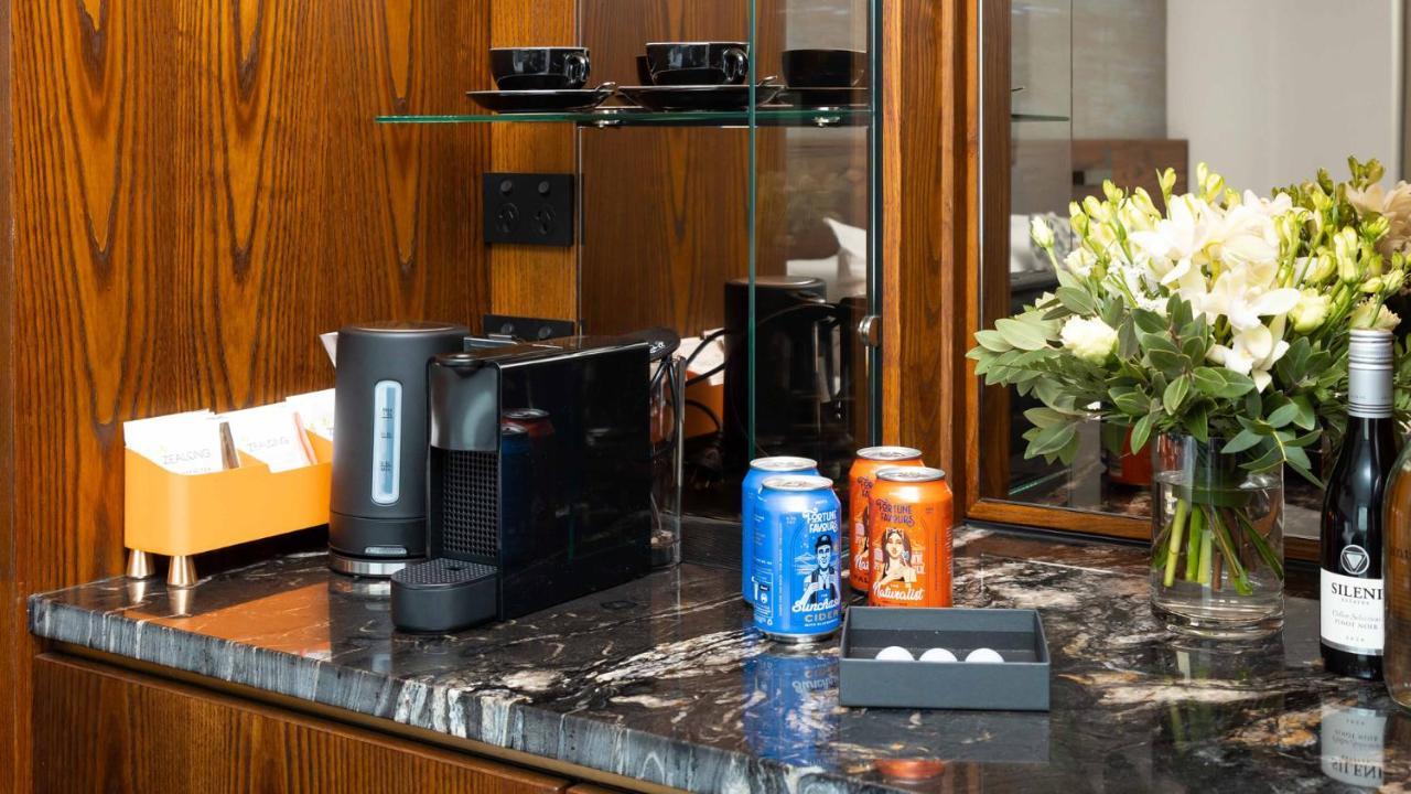 Horizon By Skycity Auckland Zewnętrze zdjęcie A Nespresso coffee machine in a hotel room
