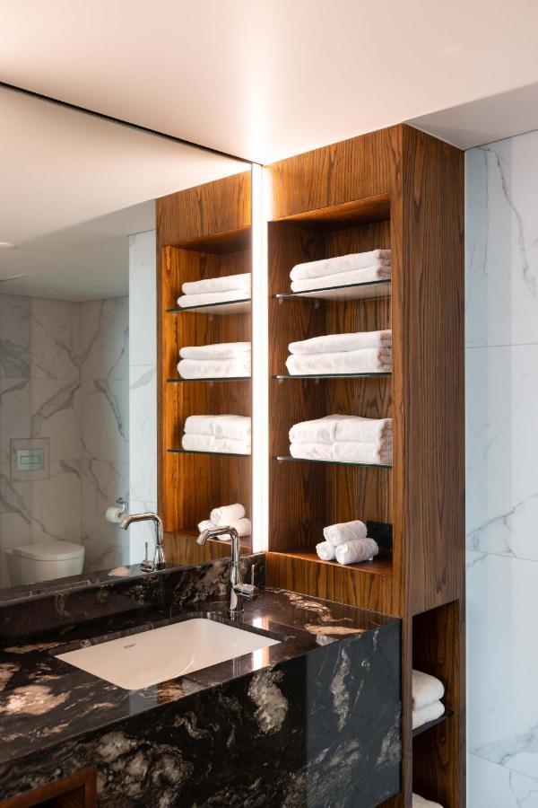 Horizon By Skycity Auckland Zewnętrze zdjęcie A bathroom cabinet